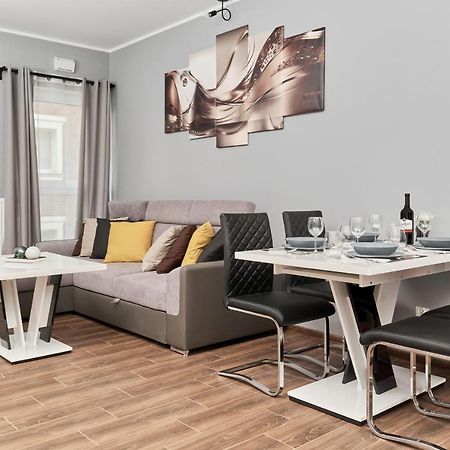 Apartments Wroclaw Jana Pawla II With Free Parking Wroclaw By Noclegi Renters Bagian luar foto