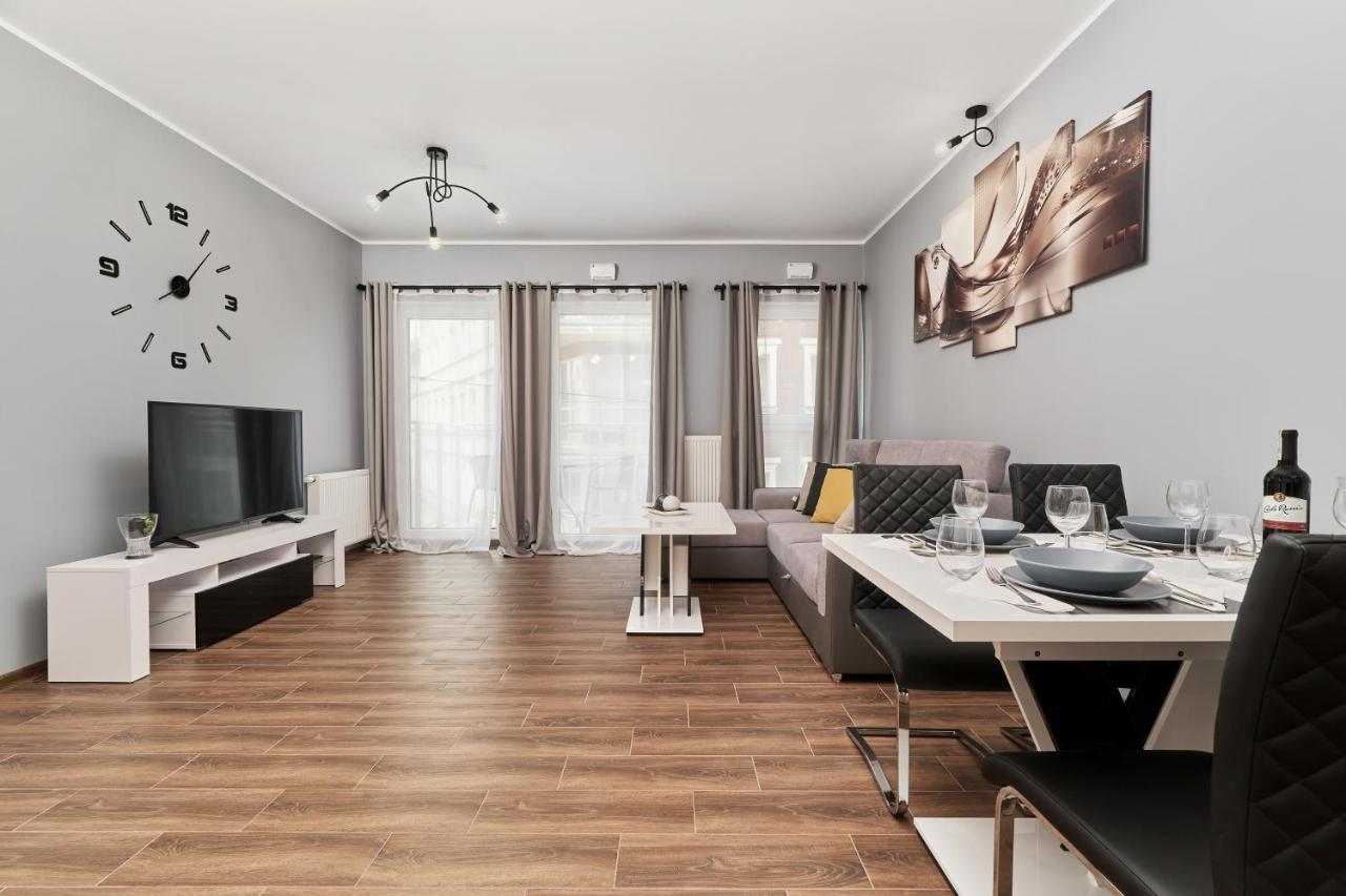 Apartments Wroclaw Jana Pawla II With Free Parking Wroclaw By Noclegi Renters Bagian luar foto