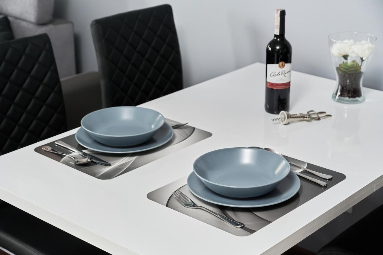 Apartments Wroclaw Jana Pawla II With Free Parking Wroclaw By Noclegi Renters Bagian luar foto