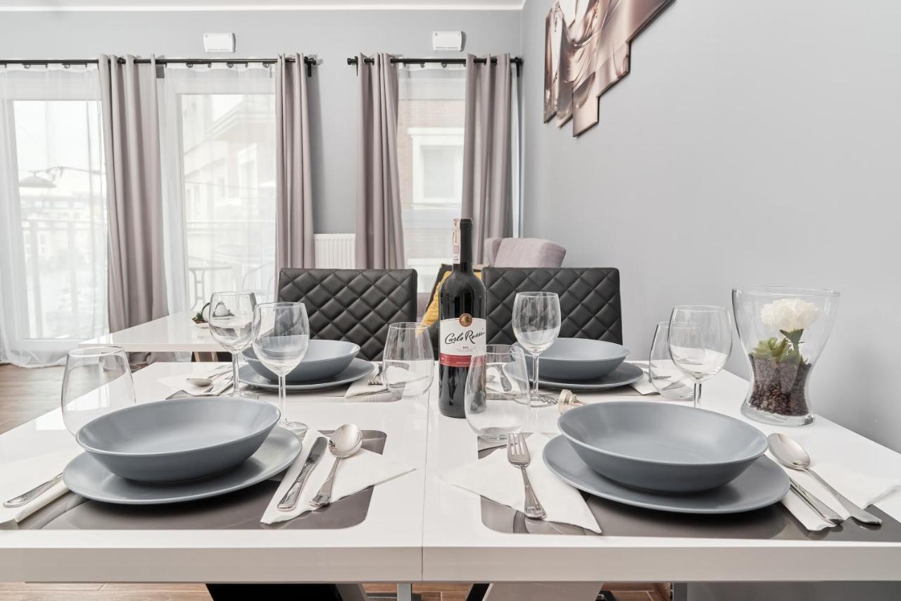 Apartments Wroclaw Jana Pawla II With Free Parking Wroclaw By Noclegi Renters Bagian luar foto