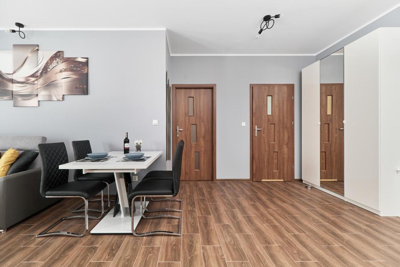 Apartments Wroclaw Jana Pawla II With Free Parking Wroclaw By Noclegi Renters Bagian luar foto