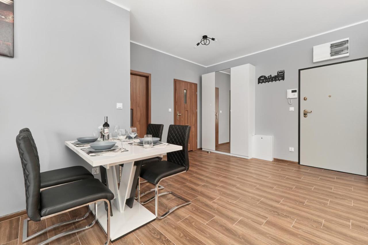 Apartments Wroclaw Jana Pawla II With Free Parking Wroclaw By Noclegi Renters Bagian luar foto