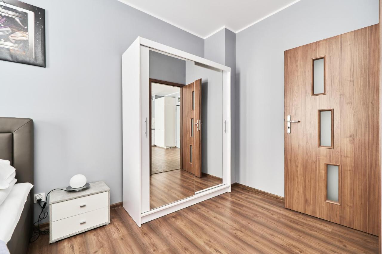 Apartments Wroclaw Jana Pawla II With Free Parking Wroclaw By Noclegi Renters Bagian luar foto