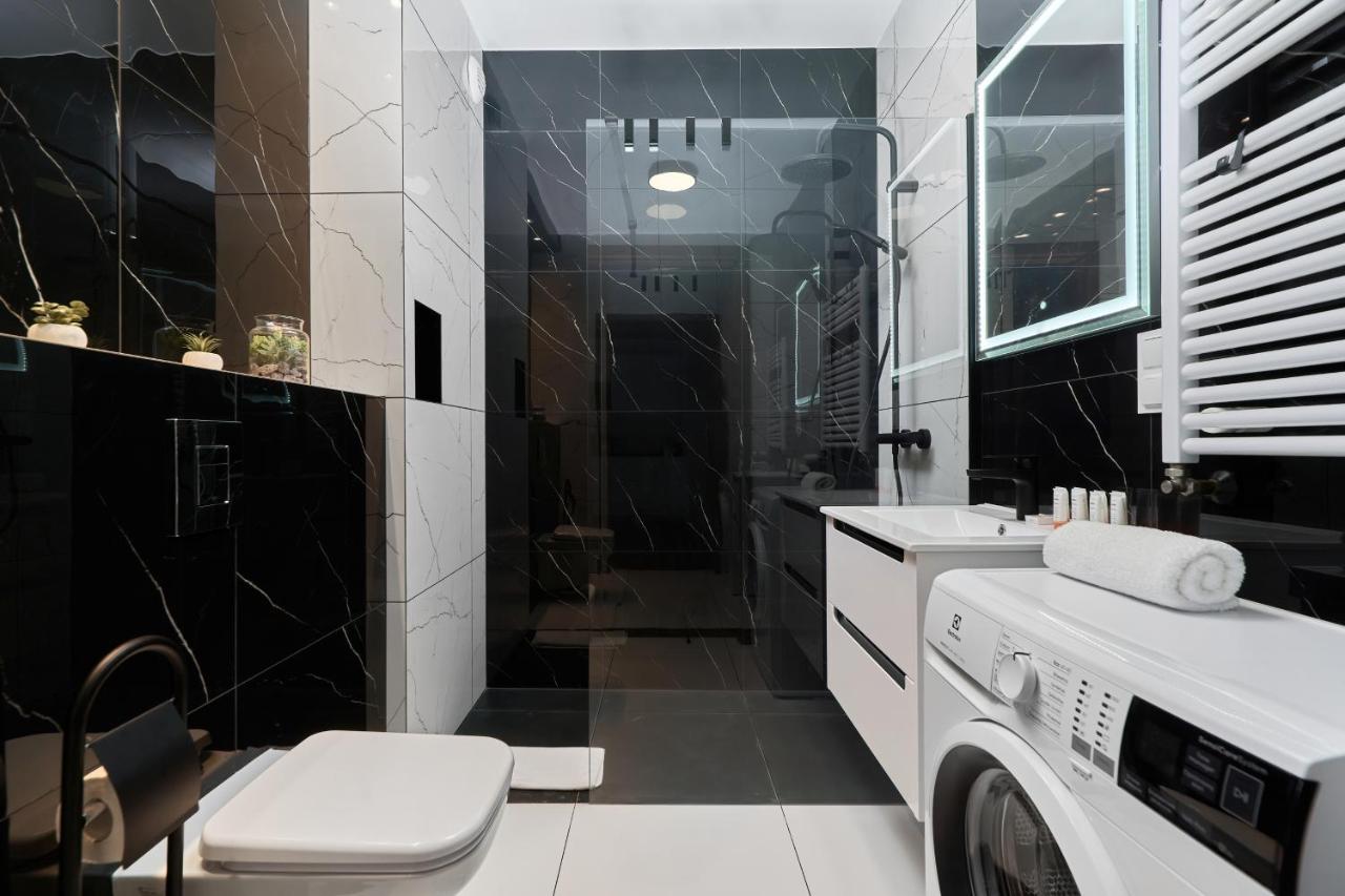 Apartments Wroclaw Jana Pawla II With Free Parking Wroclaw By Noclegi Renters Bagian luar foto