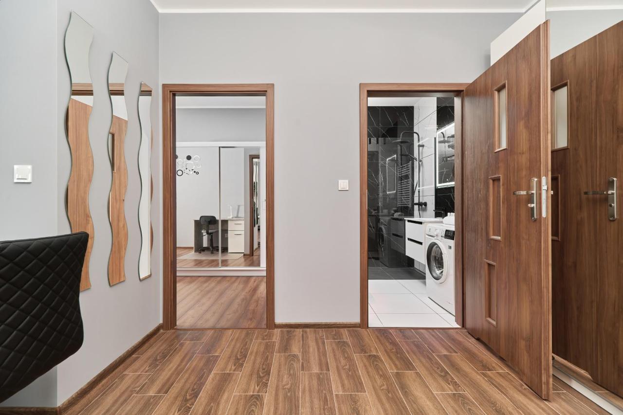 Apartments Wroclaw Jana Pawla II With Free Parking Wroclaw By Noclegi Renters Bagian luar foto